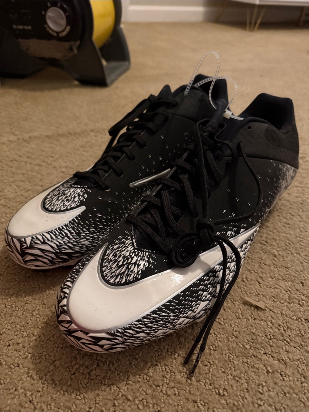 Nike Men’s Black & White Cleats Size 16 New
